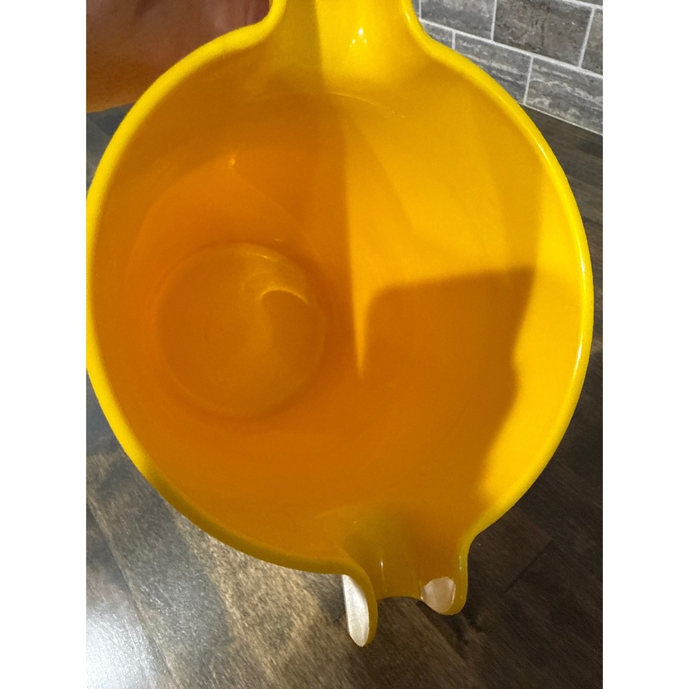 Vintage Design Motivation Ltd Yellow Plastic Pitcher with Lid Made in Canada - Picture 9 of 10